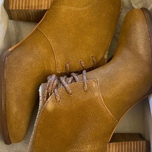 UGG MACKIE BOOT SIZE 5.5 NIB